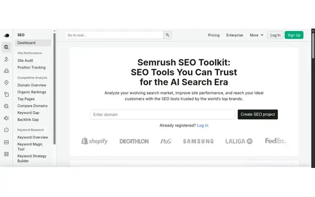 Page d’accueil du SEO Toolkit de Semrush, avec le champ de domaine pour créer un projet et la liste des outils dans la colonne de gauche, de Site Audit à Keyword Magic Tool